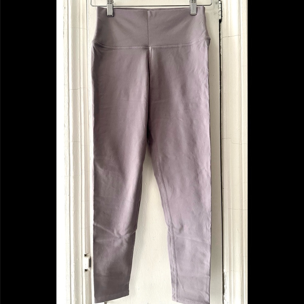 ALO Yoga Lavender Leggings, size Medium